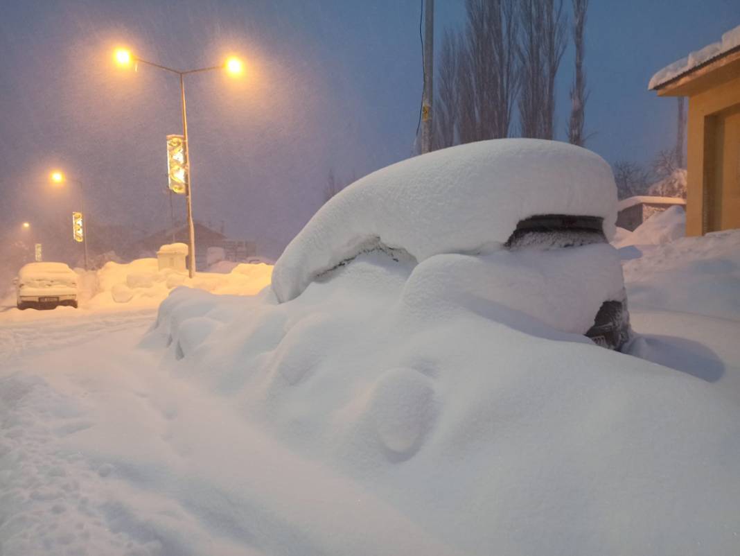 O ilimiz 55 yıllık rekorunu kırdı! Sokakta kayak yaptılar 6